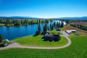 Fladhead river house
